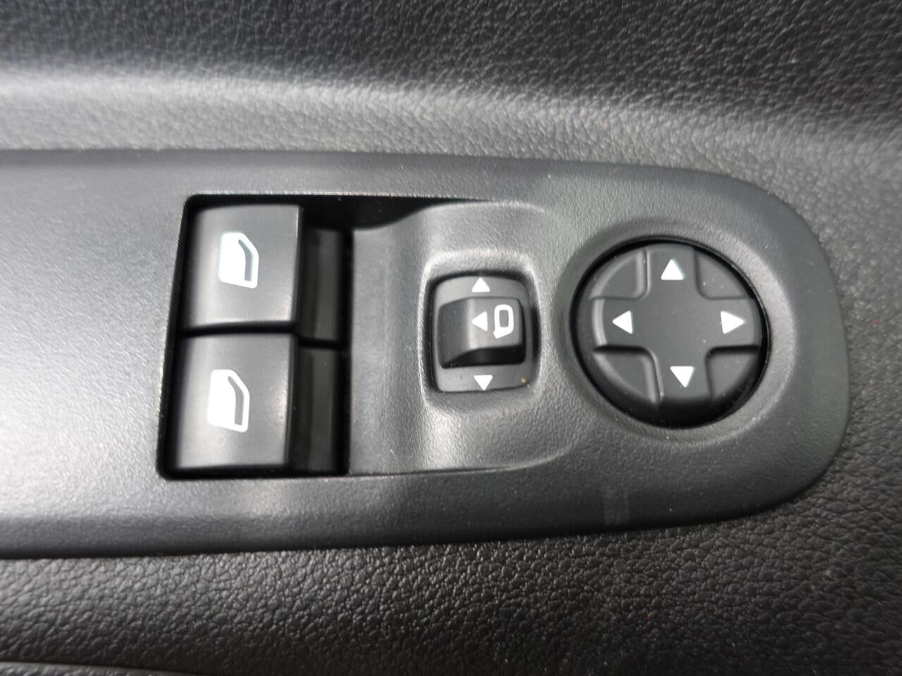 Opel COMBO 130PK Automaat L1H1 Apple Carplay Cruise control Trekhaak Parkeersensoren Stuurwielverwarming