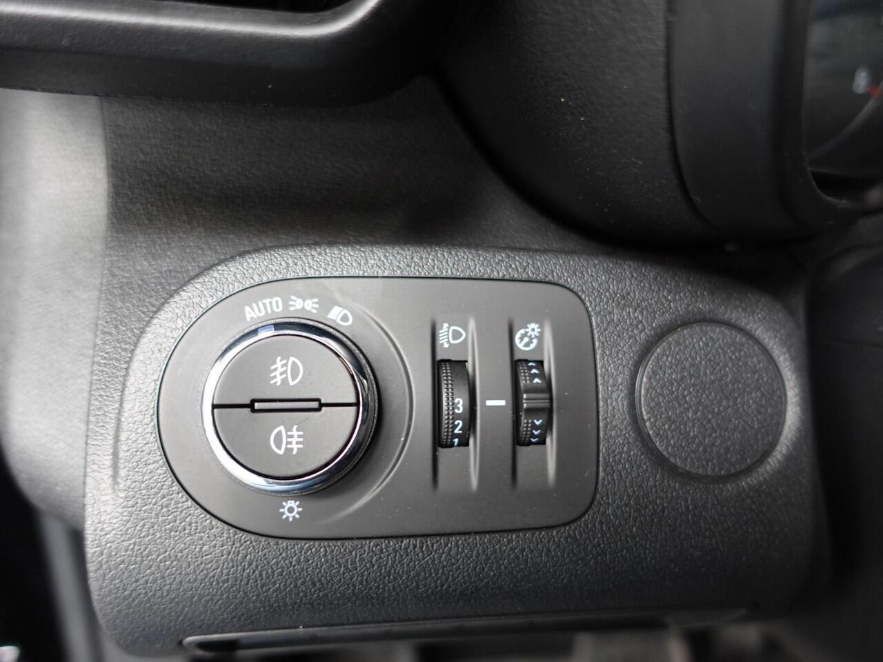 Opel COMBO 130PK Automaat L1H1 Apple Carplay Cruise control Trekhaak Parkeersensoren Stuurwielverwarming