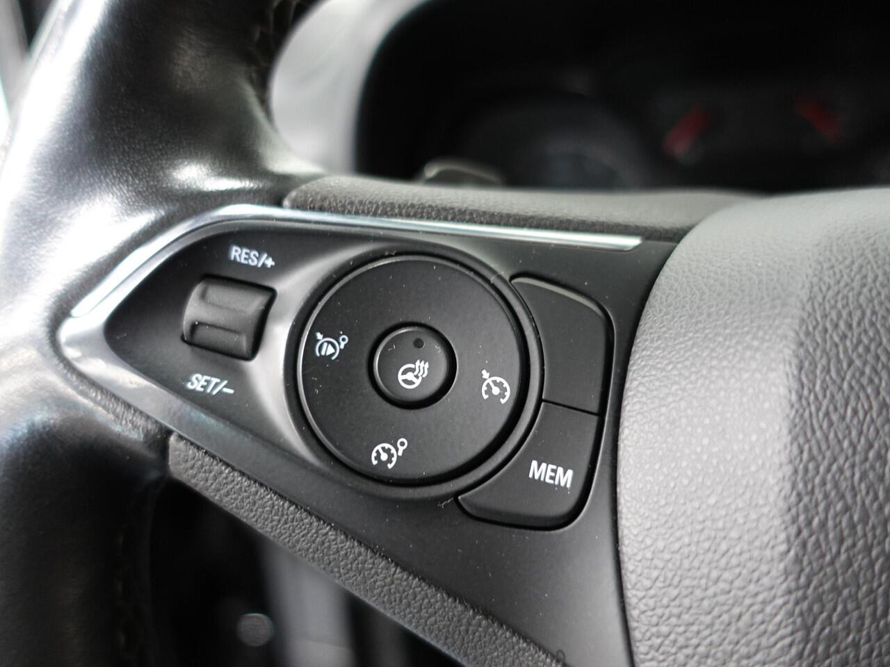 Opel COMBO 130PK Automaat L1H1 Apple Carplay Cruise control Trekhaak Parkeersensoren Stuurwielverwarming