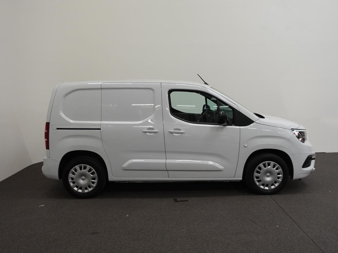 Opel COMBO 130pk L1 Automaat Apple Carplay Trekhaak Parkeersensoren Airco Cruise control 2-zits