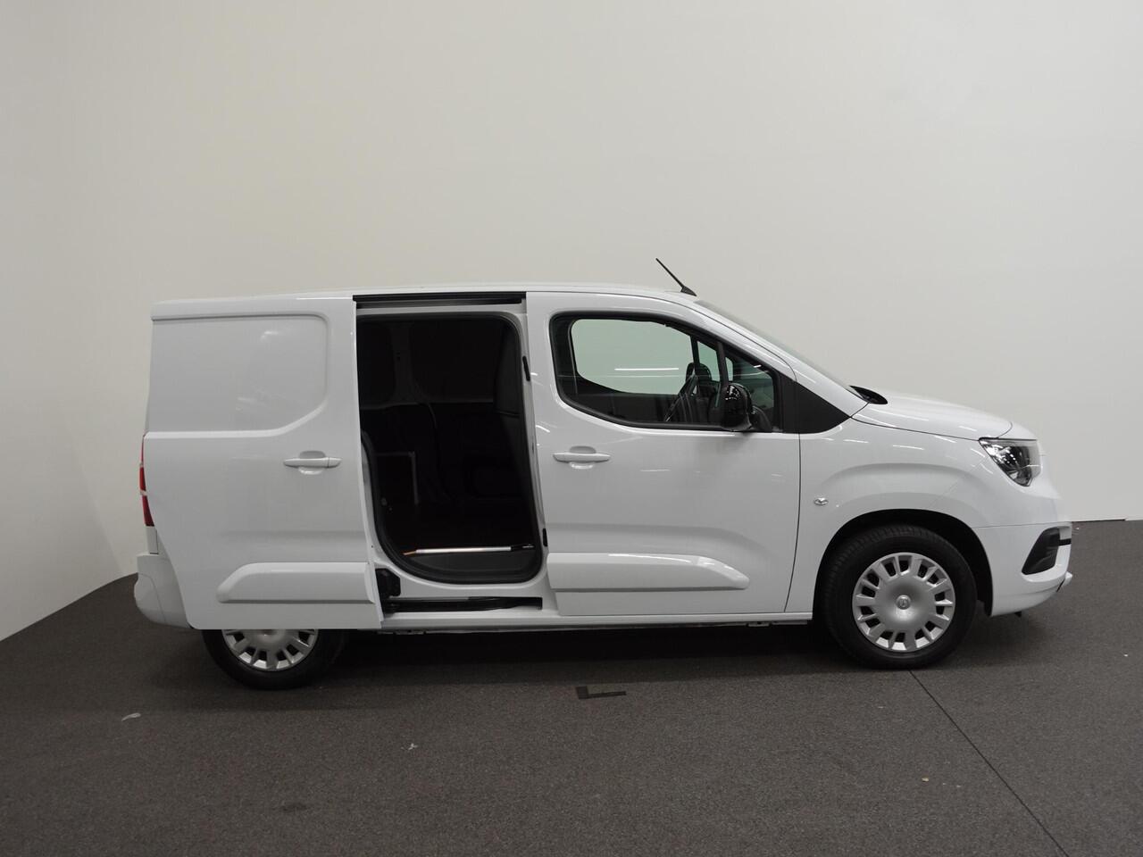 Opel COMBO 130pk L1 Automaat Apple Carplay Trekhaak Parkeersensoren Airco Cruise control 2-zits