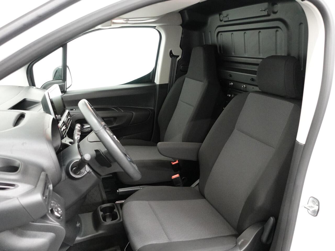 Opel COMBO 130pk L1 Automaat Apple Carplay Trekhaak Parkeersensoren Airco Cruise control 2-zits