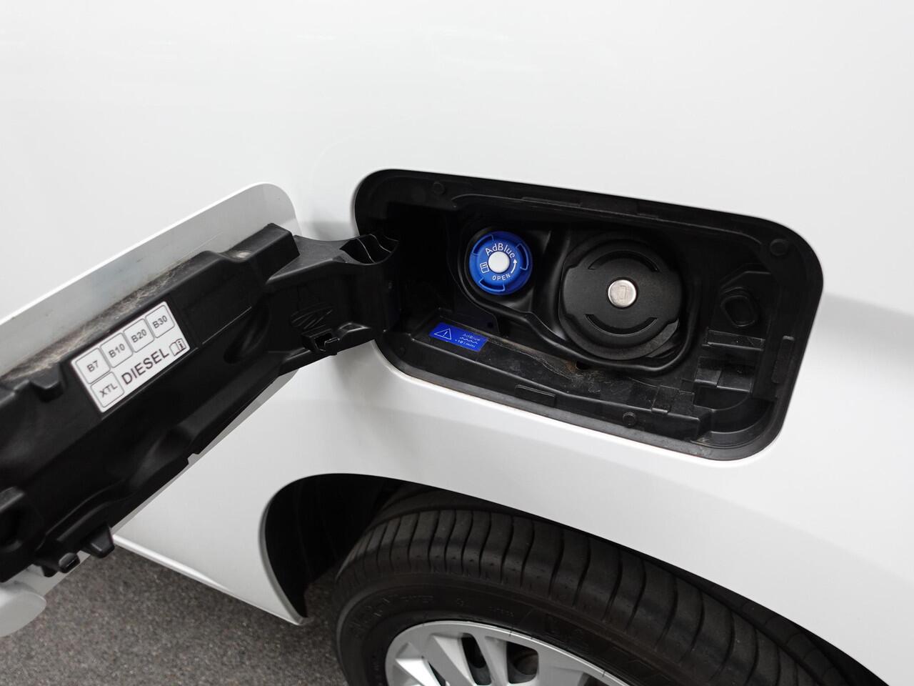 Opel COMBO 130pk L1 Automaat Apple Carplay Trekhaak Parkeersensoren Airco Cruise control 2-zits