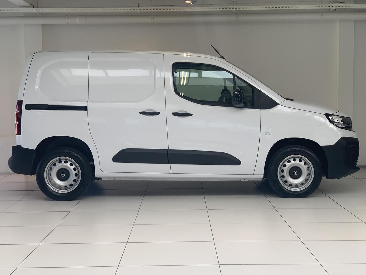 Opel COMBO 1.5 BlueHDi 100pk S&S L1 1000kg | Draadloze Apple Carplay/Android Auto | Laadruimte betimmering | Cruise Control | Parkeersensoren Achter | 3 Zitplaatsen |