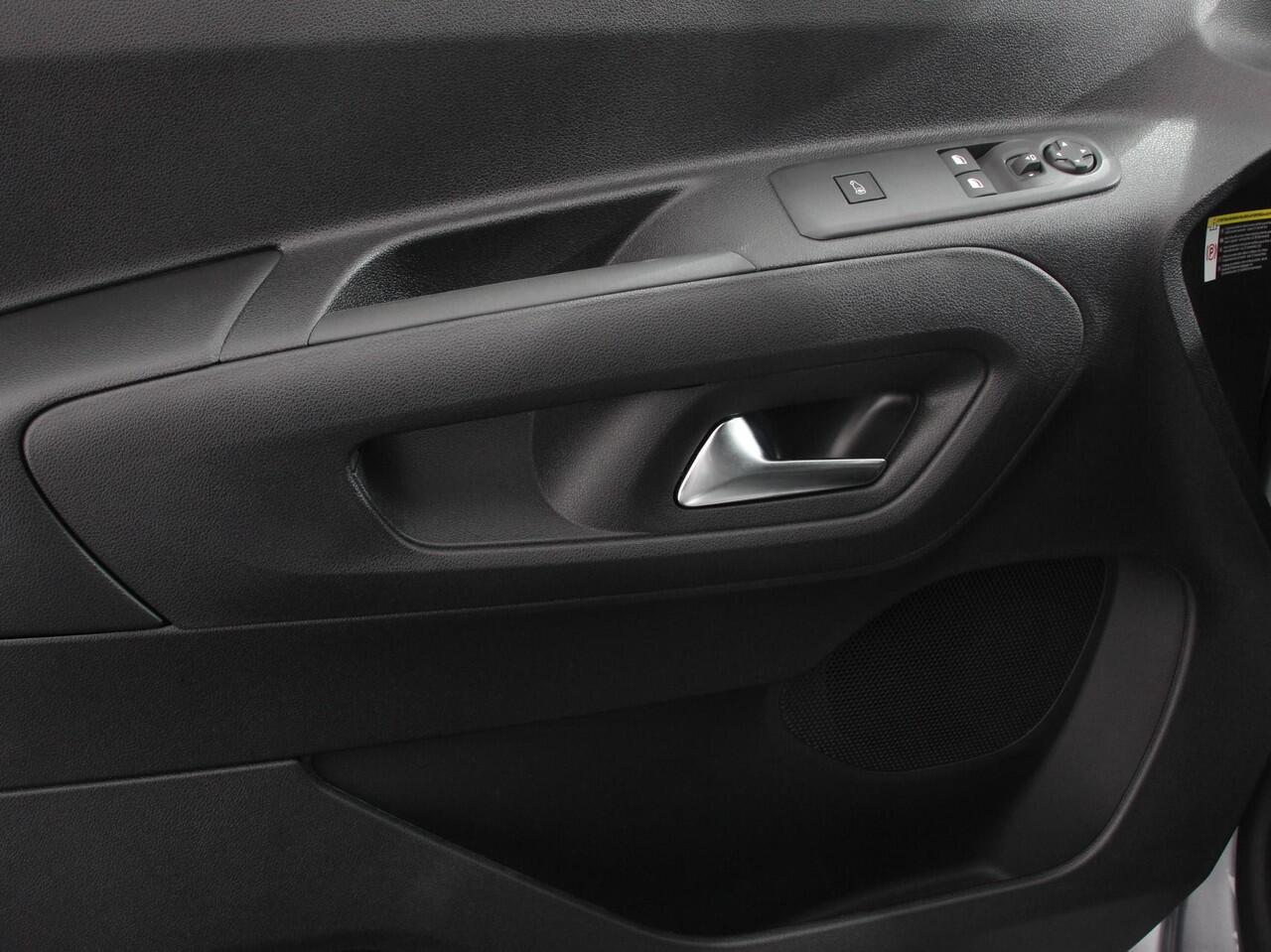 Opel COMBO 1.5 BlueHDi 130 S&S L2 Demo ! Apple Carplay / Android Auto Navigatie Trekhaak Airco Camera Cruise Control Parkeersensoren V+A DAB