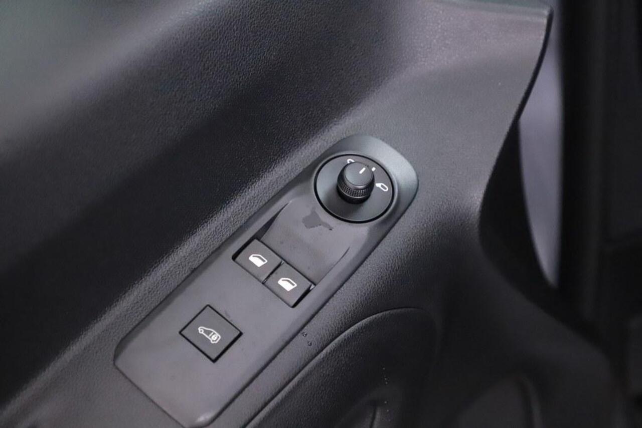 Opel COMBO 1.5D L2 102pk BPM VRIJ! Camera/AC/VC/Carplay /Vloer en wandbetimmering/Trekhaak