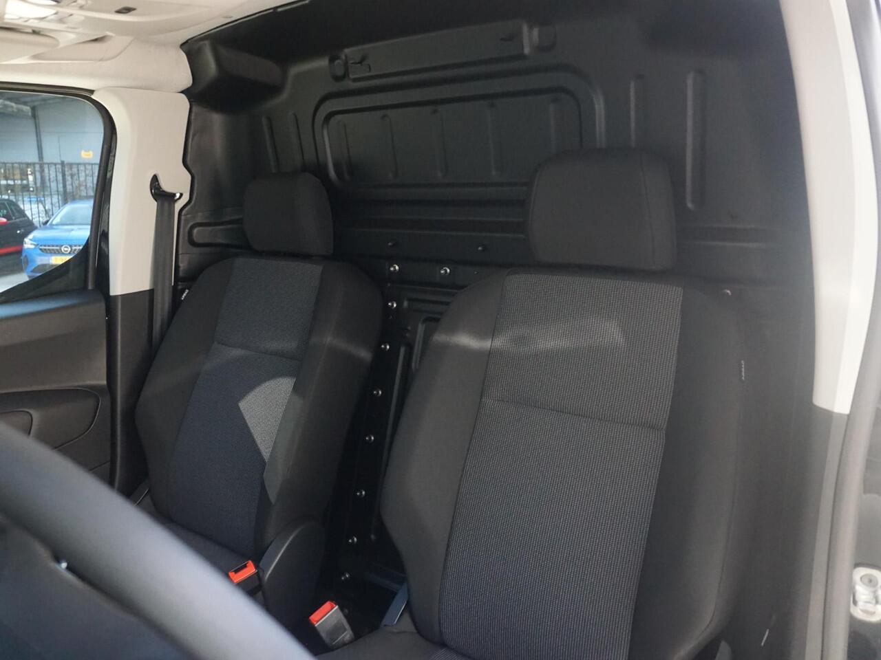 Opel COMBO L1 102 Pk. | BPM-vrij | 15 km. | camera | Apple Carplay | betimmering | trekhaak | rijklaarprijs