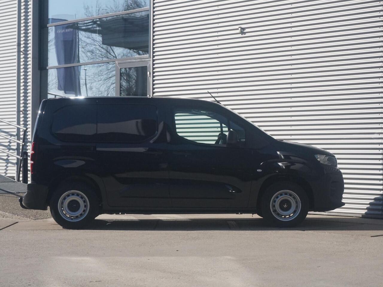 Opel COMBO L1 102 Pk. | BPM-vrij | 15 km. | camera | Apple Carplay | betimmering | trekhaak | rijklaarprijs