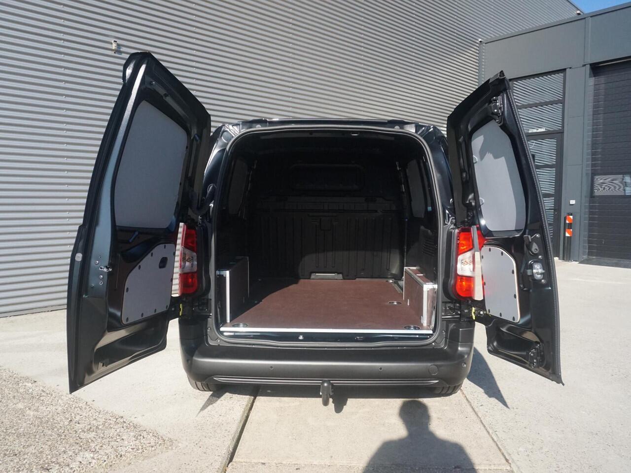 Opel COMBO L1 102 Pk. | BPM-vrij | 15 km. | camera | Apple Carplay | betimmering | trekhaak | rijklaarprijs