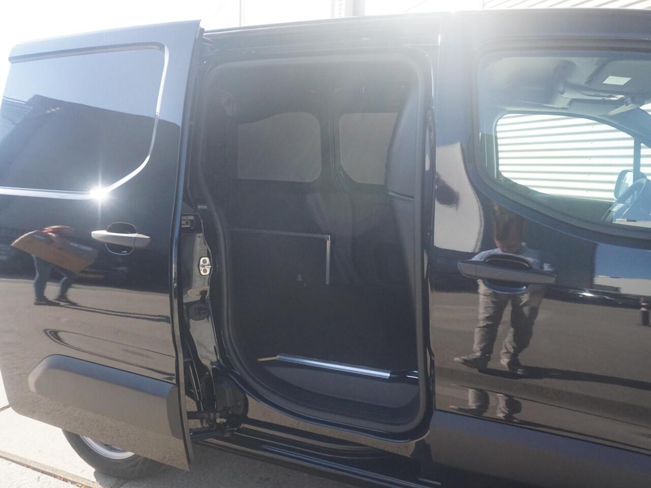 Opel COMBO L1 102 Pk. | BPM-vrij | 15 km. | camera | Apple Carplay | betimmering | trekhaak | rijklaarprijs