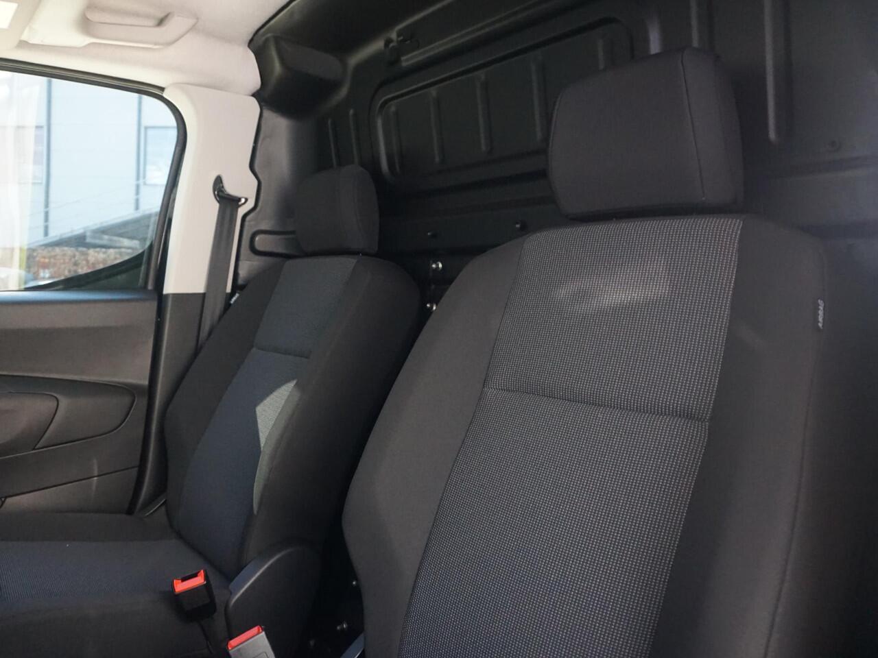 Opel COMBO L1 102 Pk. | BPM-vrij | 15 km. | camera | Apple Carplay | betimmering | trekhaak | rijklaarprijs