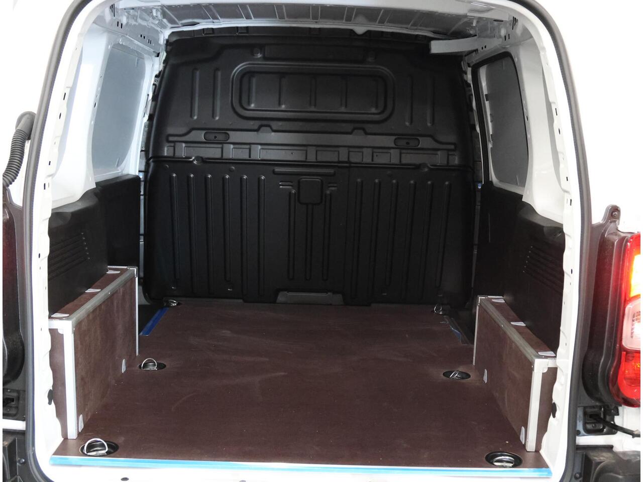 Opel COMBO Electric L1 50 kWh | Antislip (9mm) | Houten Zijwanden | DAB + | Comfortstoel |