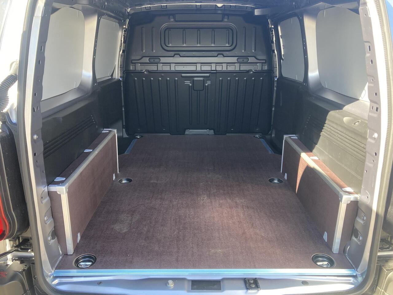 Opel COMBO 136 L2 50kWh | NIEUW | DIRECT LEVERBAAR | Camera | Carplay/ Android auto | Cruise Control | Airco | Laadruimte betimmering | Metallic lak