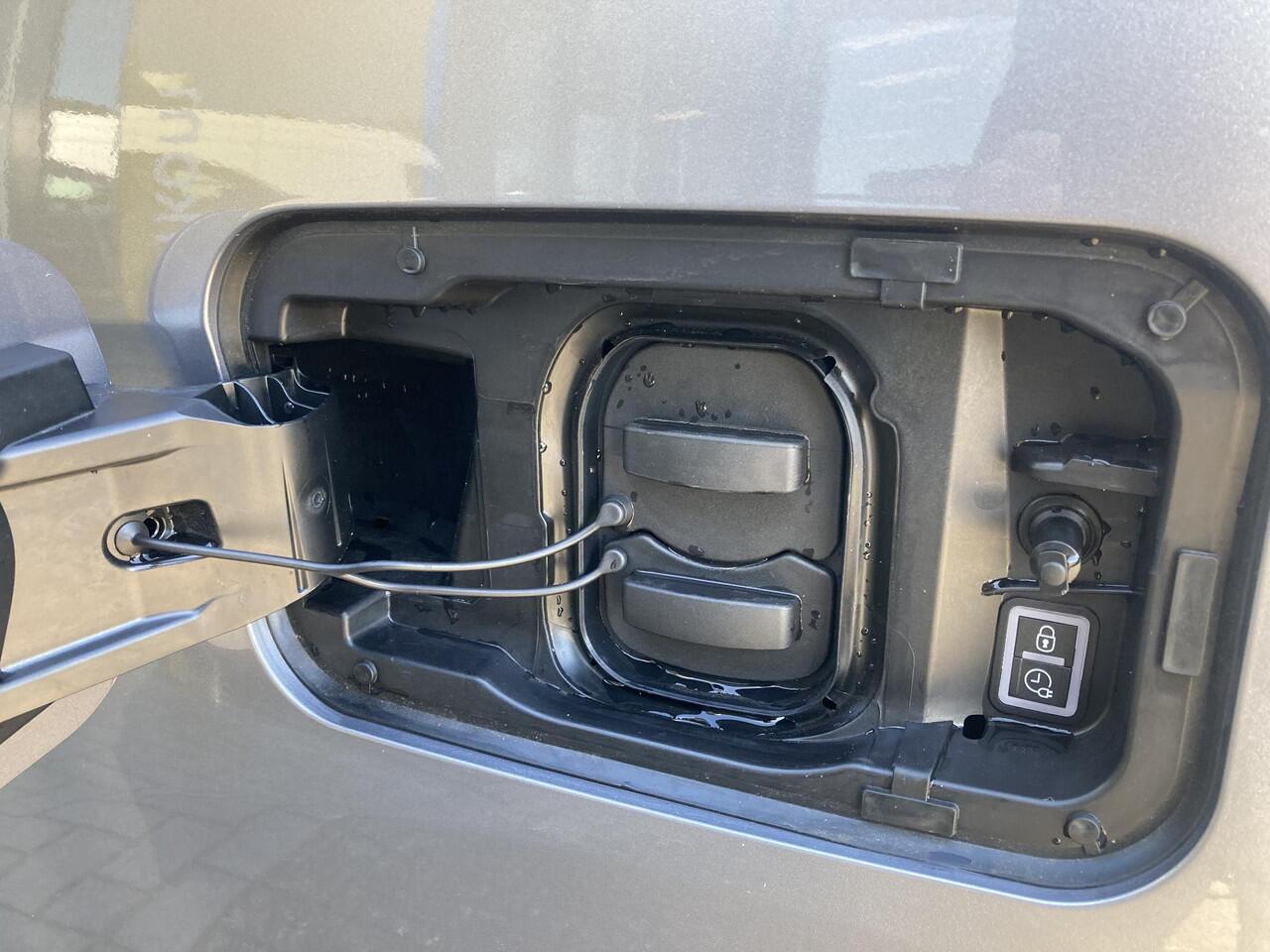 Opel COMBO 136 L2 50kWh | NIEUW | DIRECT LEVERBAAR | Camera | Carplay/ Android auto | Cruise Control | Airco | Laadruimte betimmering | Metallic lak