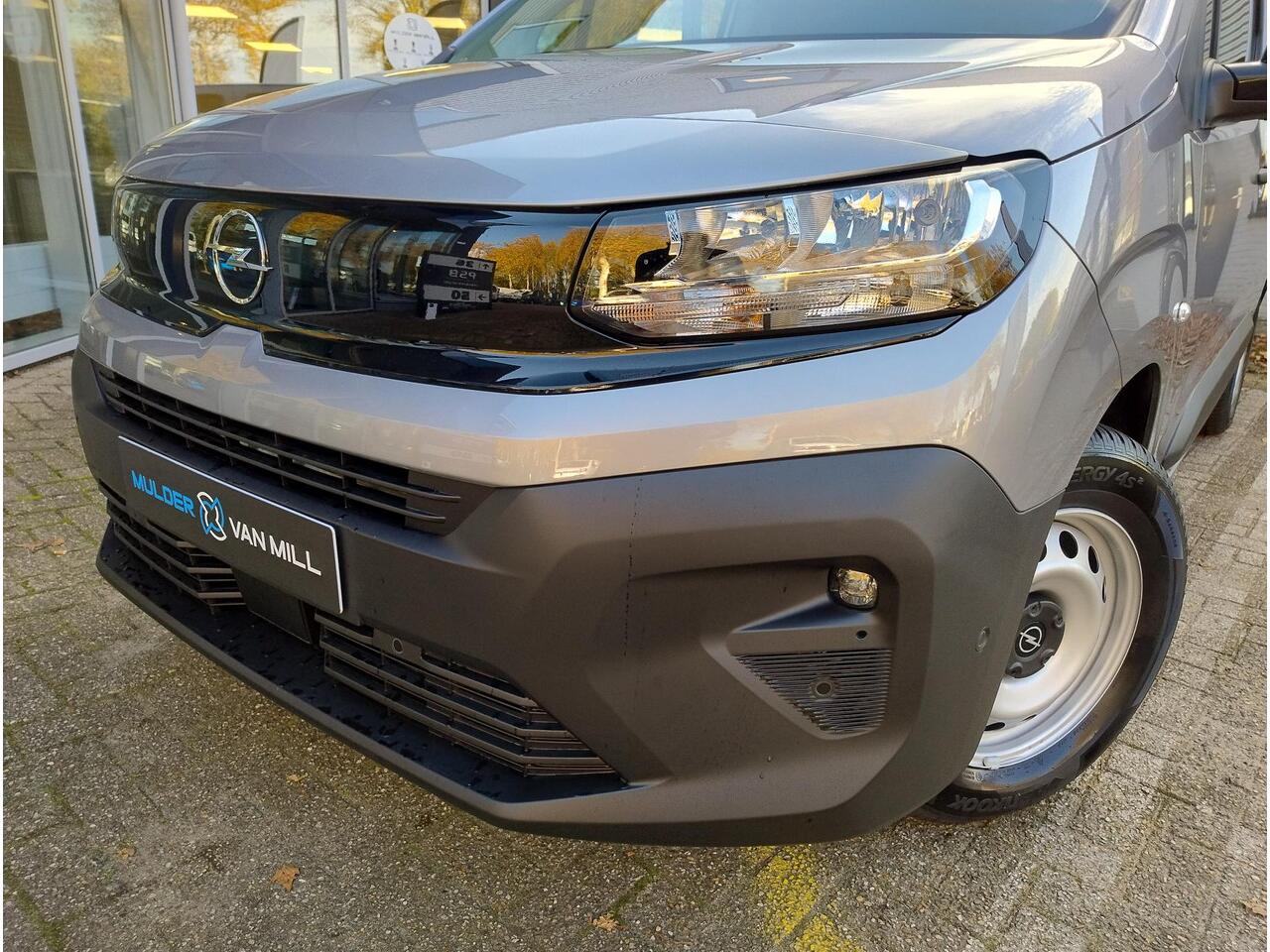 Opel COMBO Electric L2 50 kWh 136pk | 8 jaar garantie | 0% financial lease | Houten afwerking laadruimte | Multimedia | Apple Carplay | Android Auto | Achteruitrijcamera | Parkeersensoren achter | Digital cockpit | Stuurwielbediening | Reservewiel | van ¤31.329 voor