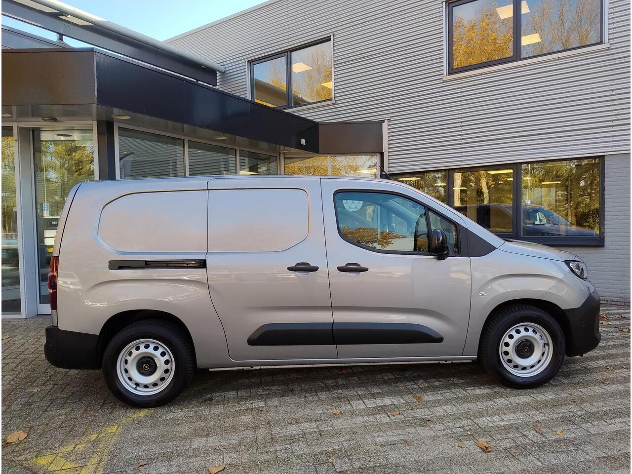 Opel COMBO Electric L2 50 kWh 136pk | 8 jaar garantie | 0% financial lease | Houten afwerking laadruimte | Multimedia | Apple Carplay | Android Auto | Achteruitrijcamera | Parkeersensoren achter | Digital cockpit | Stuurwielbediening | Reservewiel | van ¤31.329 voor