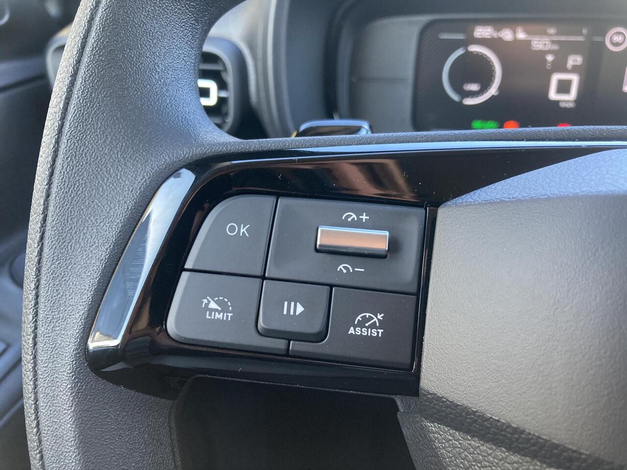 Opel COMBO Combo-e 136pk L2 50kWh | Camera | Carplay/ Android auto | Cruise Control | Airco | Laadruimte betimmering | Metallic lak