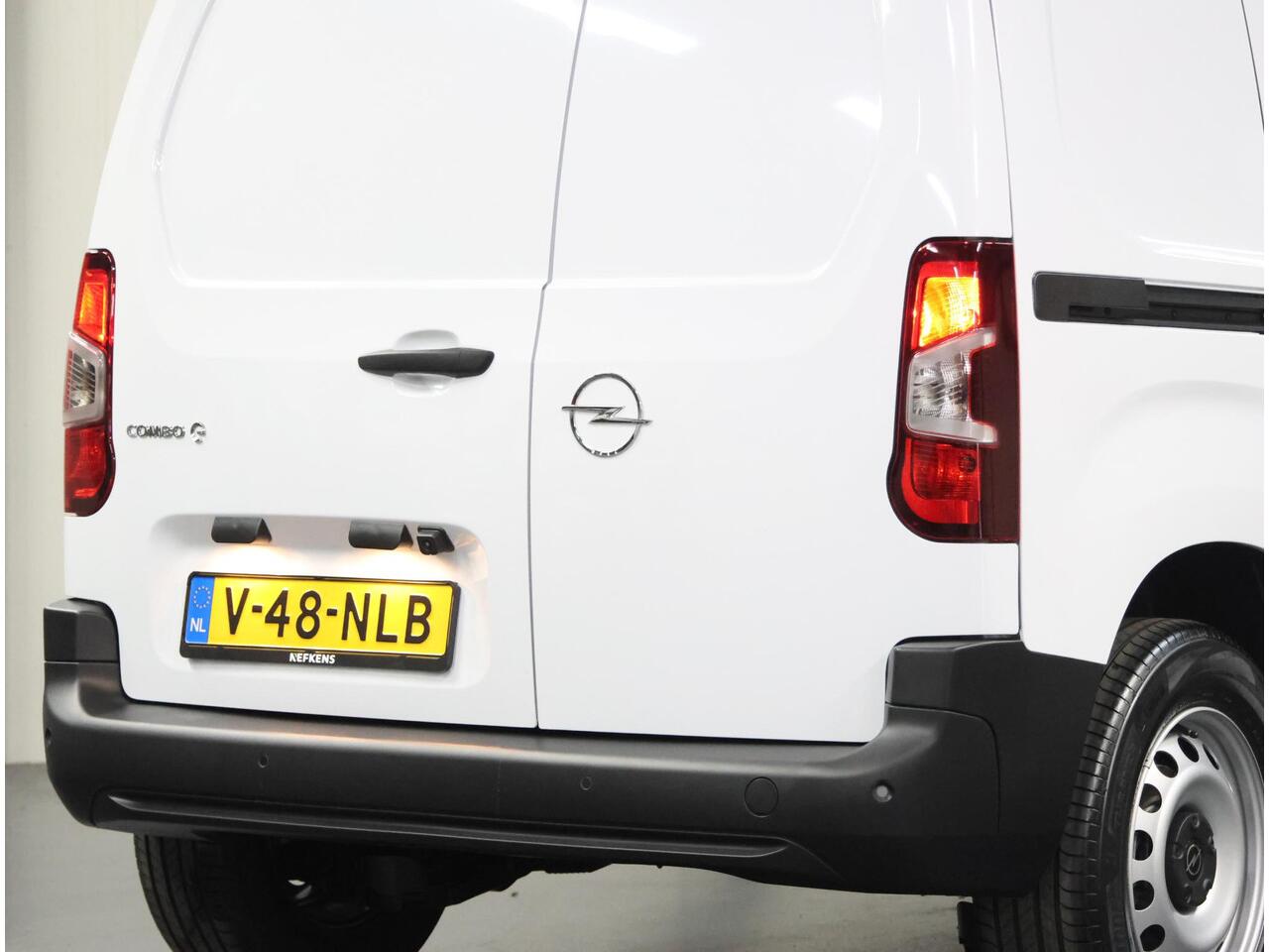 Opel COMBO Electric 136PK L1 50kWh | Airco | Armsteun | Camera | Cruise Control | Laadvloer+ Betimmering | Parkeersensoren | DAB Radio |