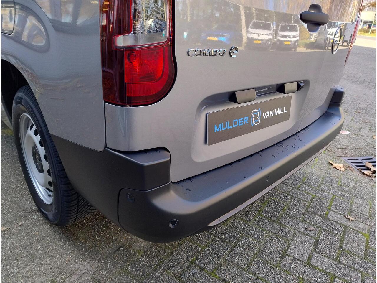Opel COMBO Electric L2 50 kWh 136pk | 8 jaar garantie | 0% financial lease | Houten afwerking laadruimte | Apple Carplay | Android Auto | Multimedia | Achteruitrijcamera | Parkeersensoren achter | Digital cockpit | Stuurwielbediening | Bestuurdersstoel comfort | Arm