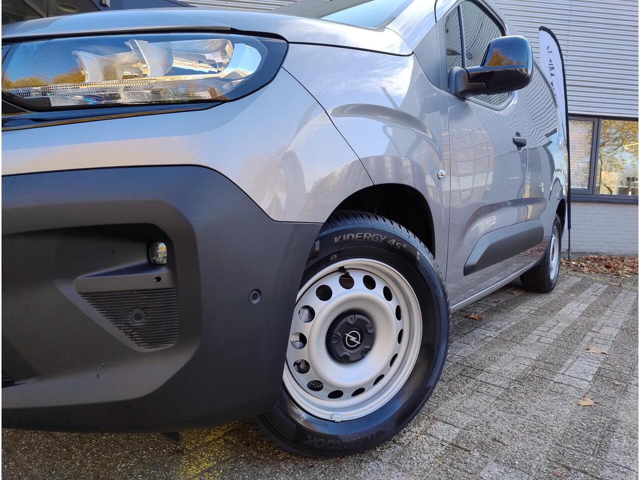 Opel COMBO Electric L2 50 kWh 136pk | 8 jaar garantie | 0% financial lease | Houten afwerking laadruimte | Apple Carplay | Android Auto | Multimedia | Achteruitrijcamera | Parkeersensoren achter | Digital cockpit | Stuurwielbediening | Bestuurdersstoel comfort | Arm