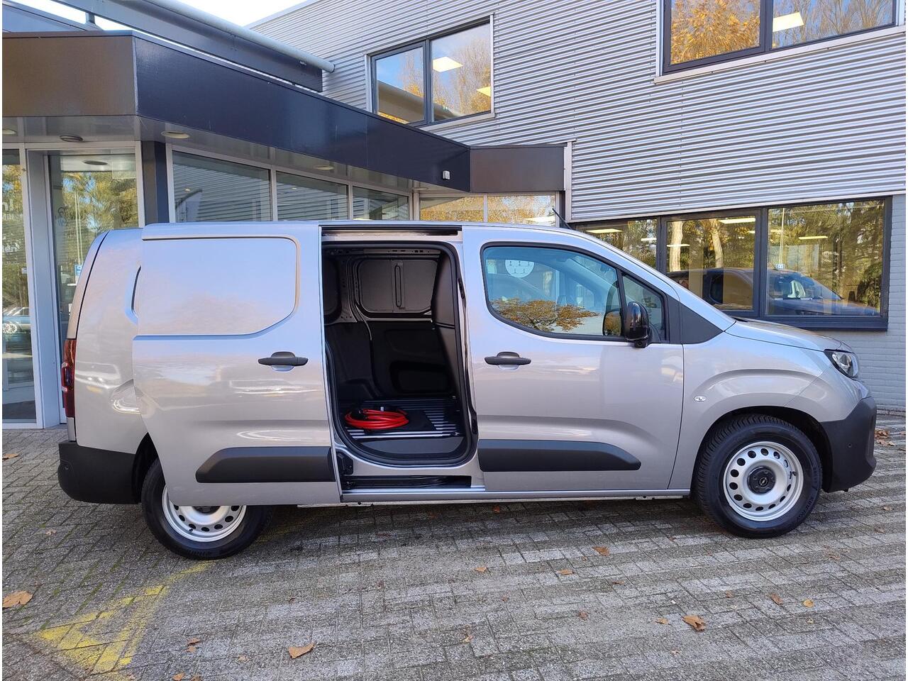Opel COMBO Electric L2 50 kWh 136pk | 8 jaar garantie | 0% financial lease | Houten afwerking laadruimte | Multimedia | Apple Carplay | Android Auto | Achteruitrijcamera | Parkeersensoren achter | Digital cockpit | Stuurwielbediening | van ¤31.325 voor ¤27.295