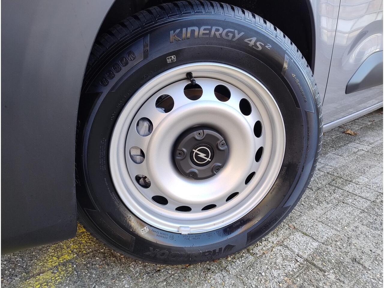 Opel COMBO Electric L2 50 kWh 136pk | 8 jaar garantie | 0% financial lease | Houten afwerking laadruimte | Multimedia | Apple Carplay | Android Auto | Achteruitrijcamera | Parkeersensoren achter | Digital cockpit | Stuurwielbediening | van ¤31.325 voor ¤27.295