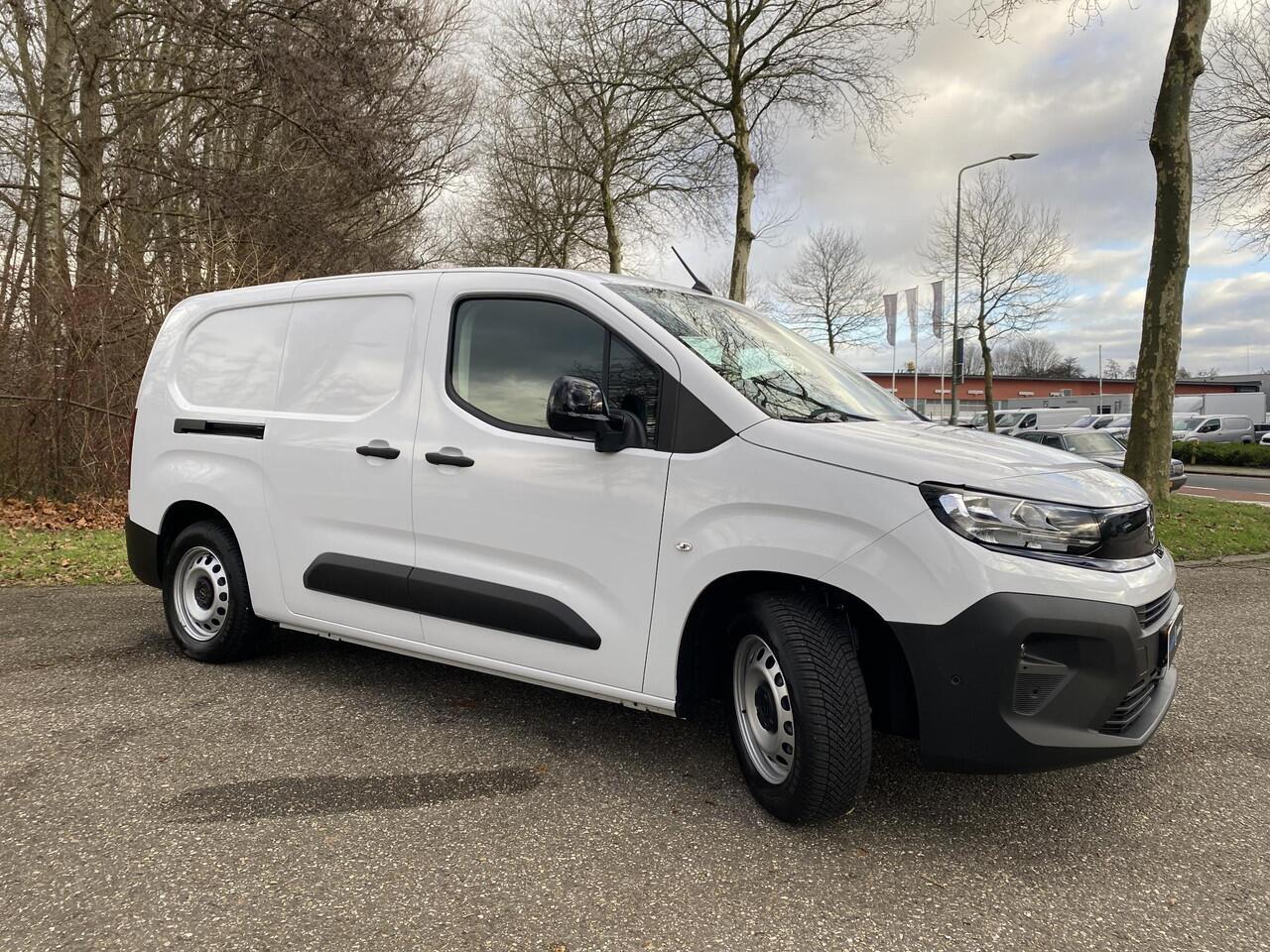 Opel COMBO Electric L2 50 kWh 136pk | ACTIE | 8 jaar garantie | Multimedia | Apple Carplay | Android Auto | Achteruitrijcamera | Parkeersensoren achter | Digital cockpit | Stuurwielbediening | Bestuurdersstoel comfort | van ¤30.675 voor ¤25.975 ex. BTW rijklaar