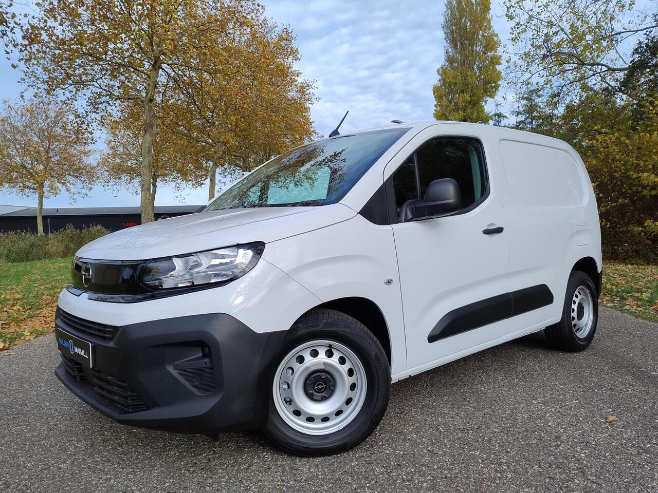 Opel COMBO Electric L1 50 kWh 136pk | ACTIE | 8 jaar garantie | 0% financial lease | 2-zits | NAVI | Multimedia | Draadloze Apple Carplay en Android Auto | Achteruitrijcamera | Parkeersensoren voor- en achter | Dode hoek detectie | Digital cockpit | Stuurwielbedieni