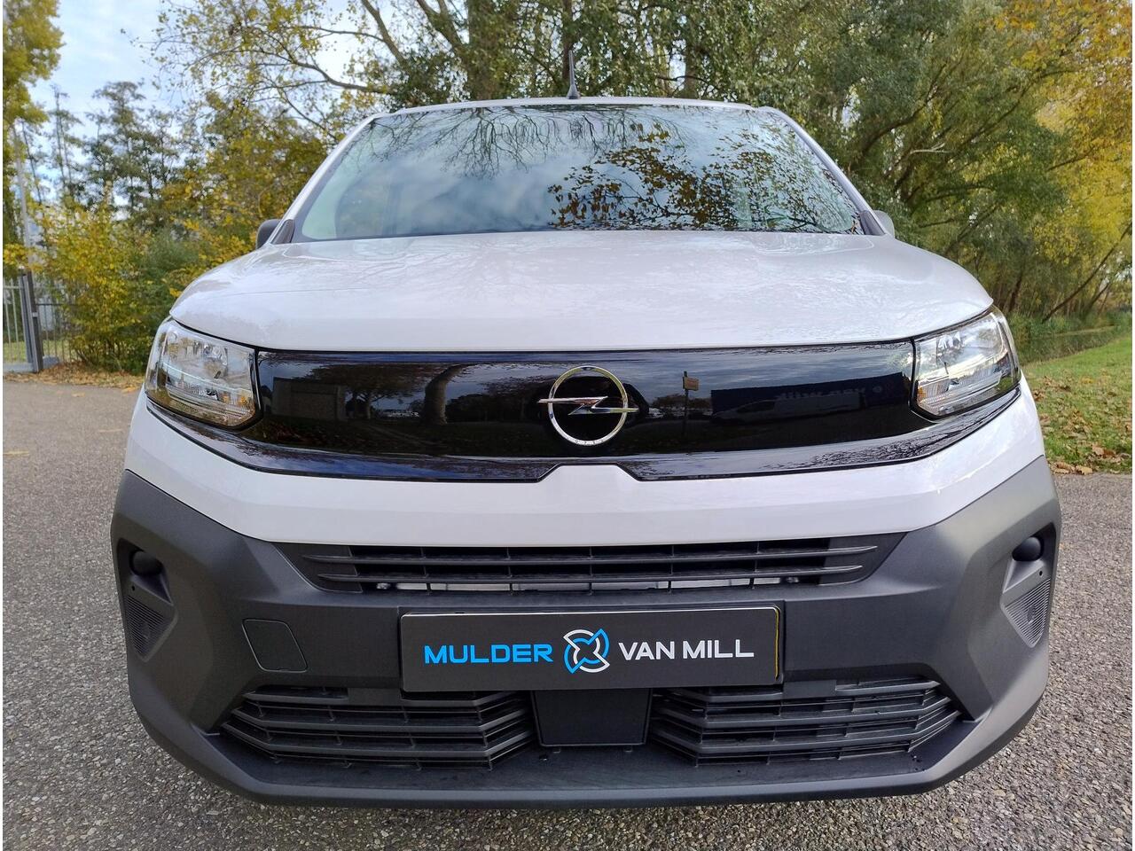 Opel COMBO Electric L1 50 kWh 136pk | ACTIE | 8 jaar garantie | 0% financial lease | 2-zits | NAVI | Multimedia | Draadloze Apple Carplay en Android Auto | Achteruitrijcamera | Parkeersensoren voor- en achter | Dode hoek detectie | Digital cockpit | Stuurwielbedieni