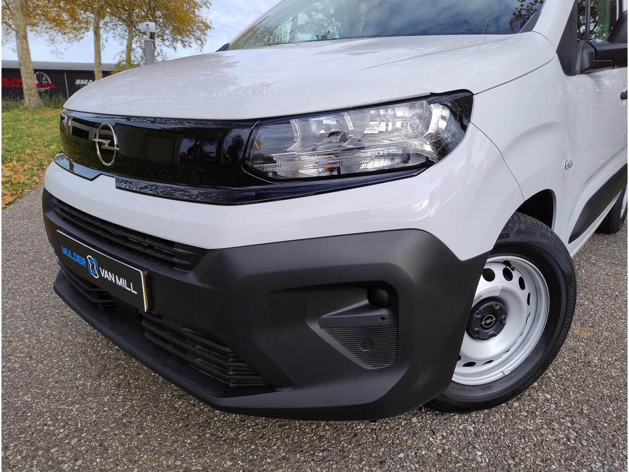Opel COMBO Electric L1 50 kWh 136pk | ACTIE | 8 jaar garantie | 0% financial lease | 2-zits | NAVI | Multimedia | Draadloze Apple Carplay en Android Auto | Achteruitrijcamera | Parkeersensoren voor- en achter | Dode hoek detectie | Digital cockpit | Stuurwielbedieni