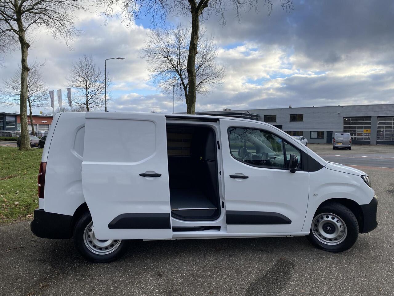 Opel COMBO Electric L2 50 kWh 136pk | ACTIE | 8 jaar garantie | Houten afwerking laadruimte | NAVI | Multimedia | Draadloze Apple Carplay en Android Auto | Achteruitrijcamera | Parkeersensoren voor- en achter | Dode hoek detectie | Digital cockpit | Stuurwielbedieni