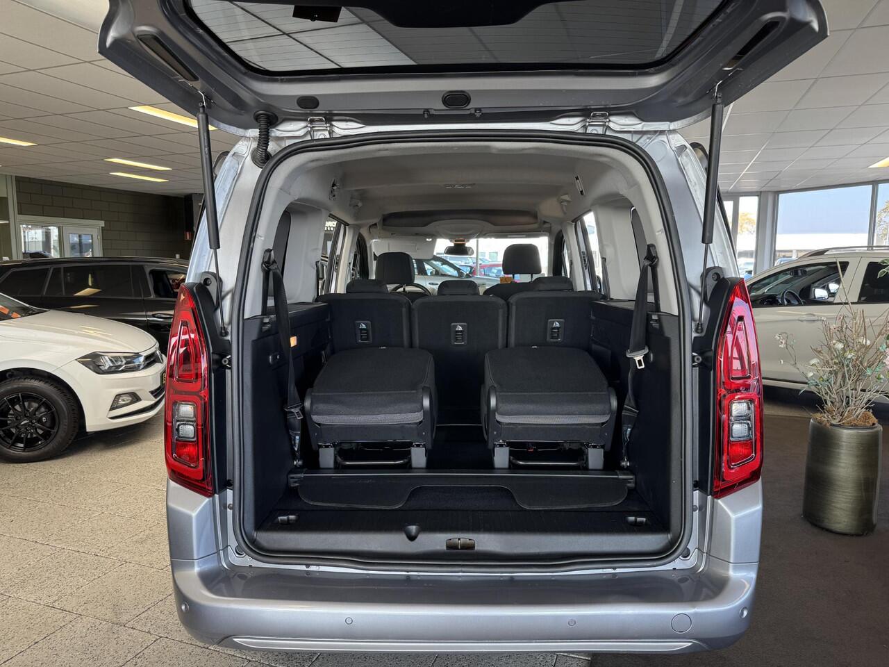 Opel COMBO TOUR 1.2 Turbo L2H1 Edition 7p. Geheel rijklaar incl. garantie! | UNIEKE KM STAND | 7 persoons | Carplay | Side bars | LMV | PDC