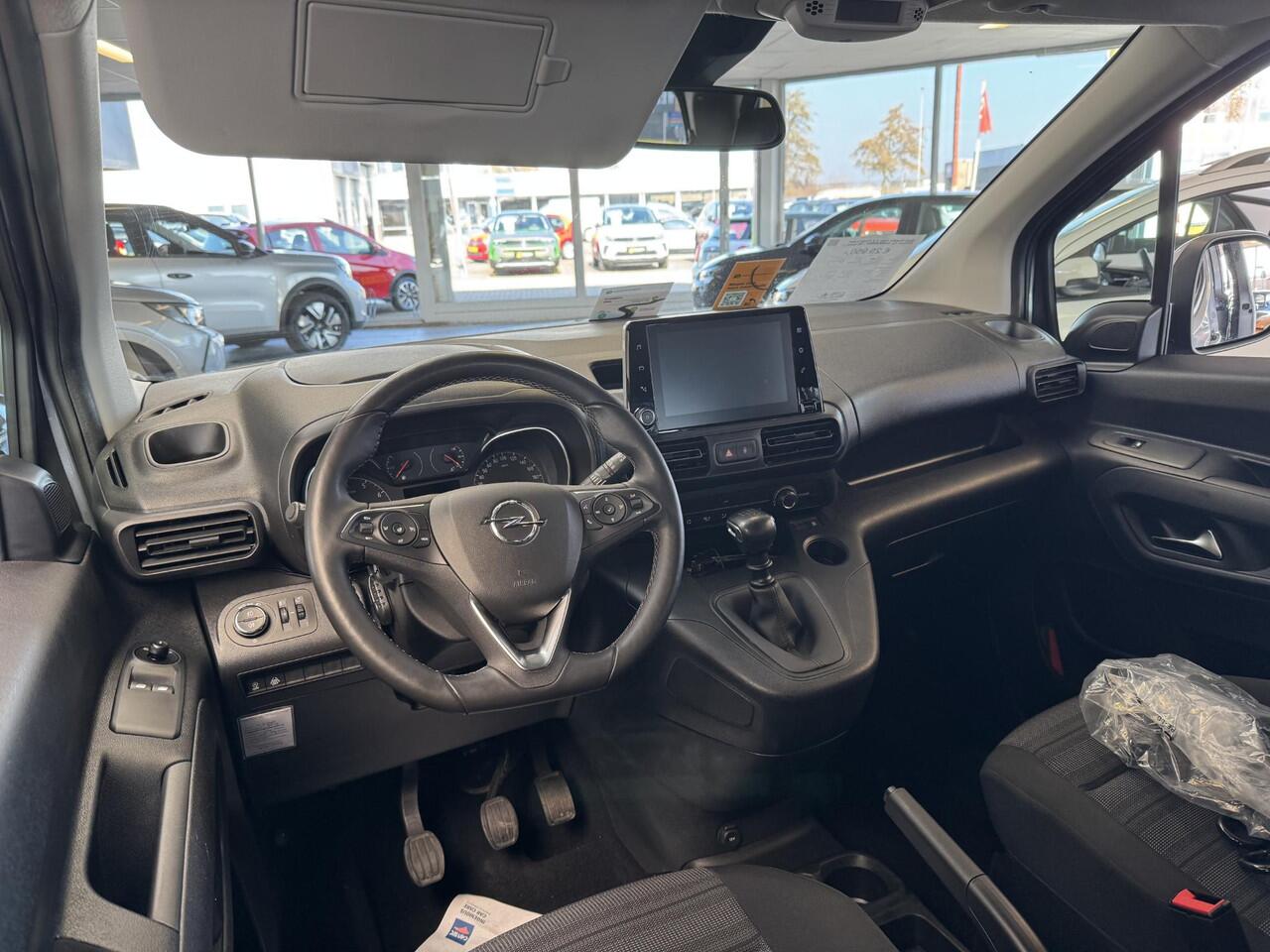 Opel COMBO TOUR 1.2 Turbo L2H1 Edition 7p. Geheel rijklaar incl. garantie! | UNIEKE KM STAND | 7 persoons | Carplay | Side bars | LMV | PDC