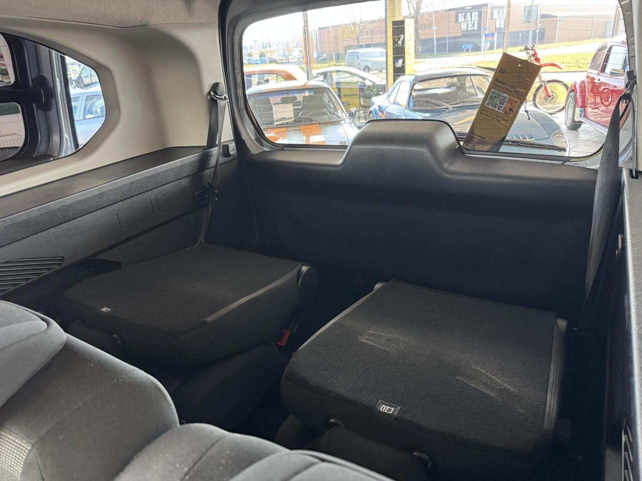 Opel COMBO TOUR 1.2 Turbo L2H1 Edition 7p. Geheel rijklaar incl. garantie! | UNIEKE KM STAND | 7 persoons | Carplay | Side bars | LMV | PDC