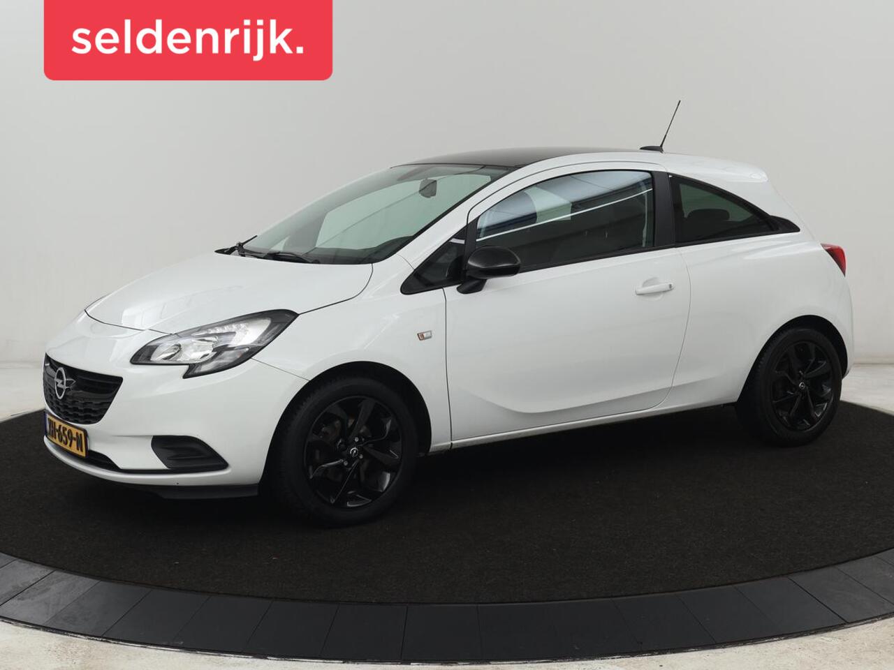 Opel CORSA 1.4 Black Edition | 1e eigenaar | Trekhaak | Carplay | Airco | Cruise control | Parkeerhulp | Navigatie | Bluetooth | Getint glas
