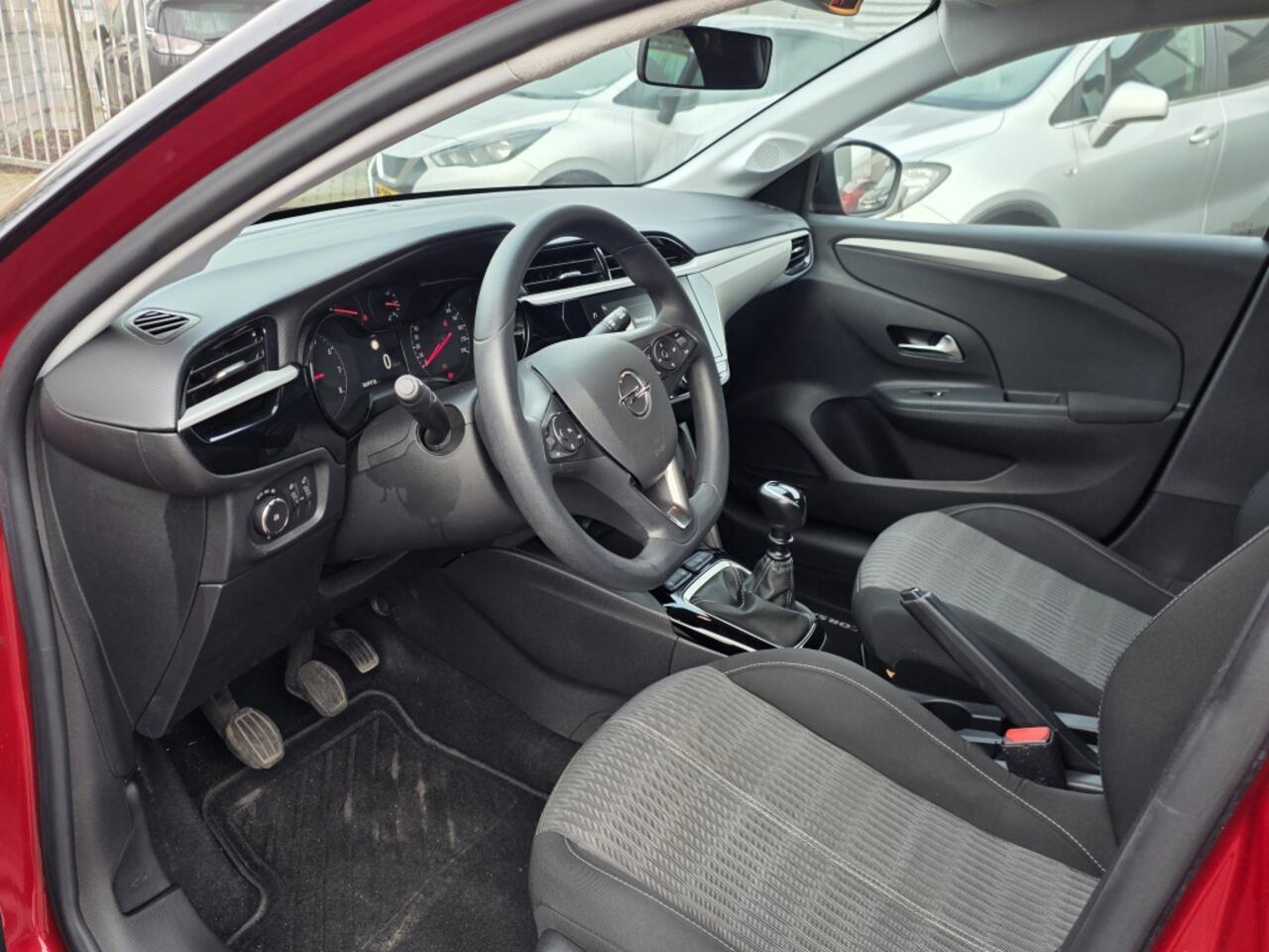 Opel CORSA 1.2 Edition, carplay, camera, parkeersensoren.