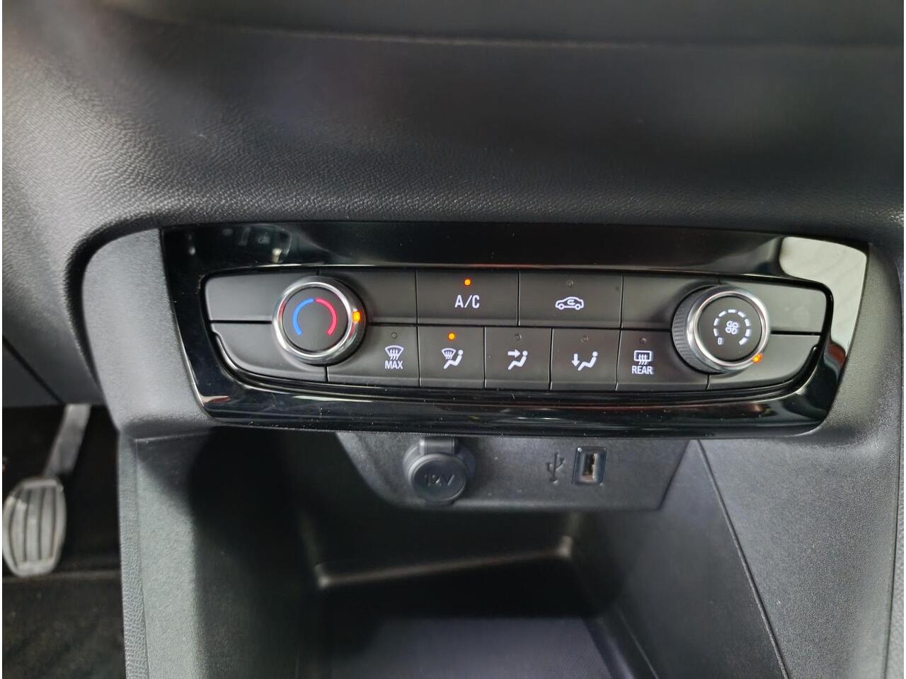 Opel CORSA 1.2 Edition Lichtmetalen velgen | Navigatiesysteem | Cruise control