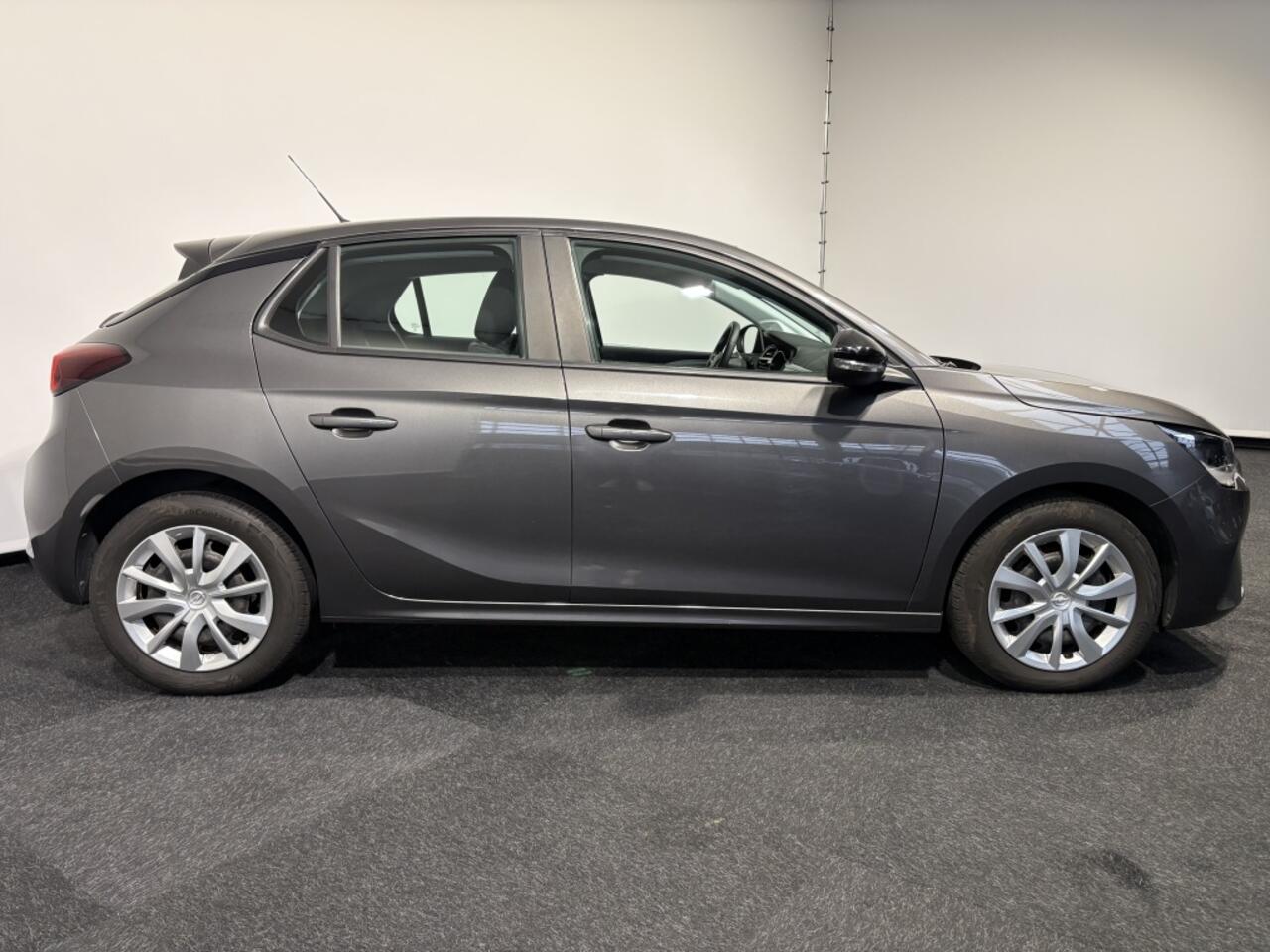 Opel CORSA 1.2 Edition 100 PK Full navigation Car play Cruise control Airco