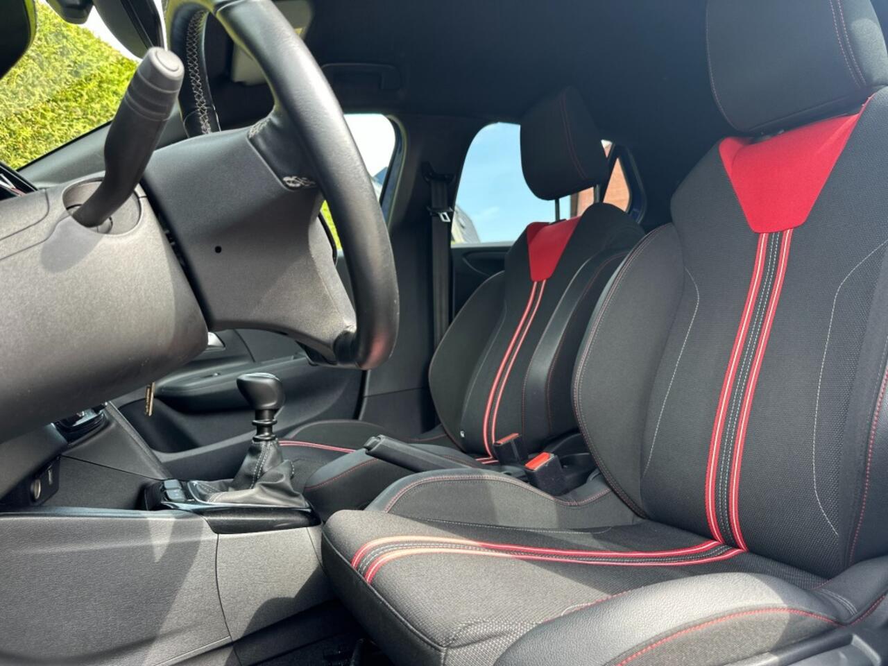 Opel CORSA 1.2 GS Line Nieuw Model 3x voorraad Apple CarPlay Stuur/Stoelverwarming PDC