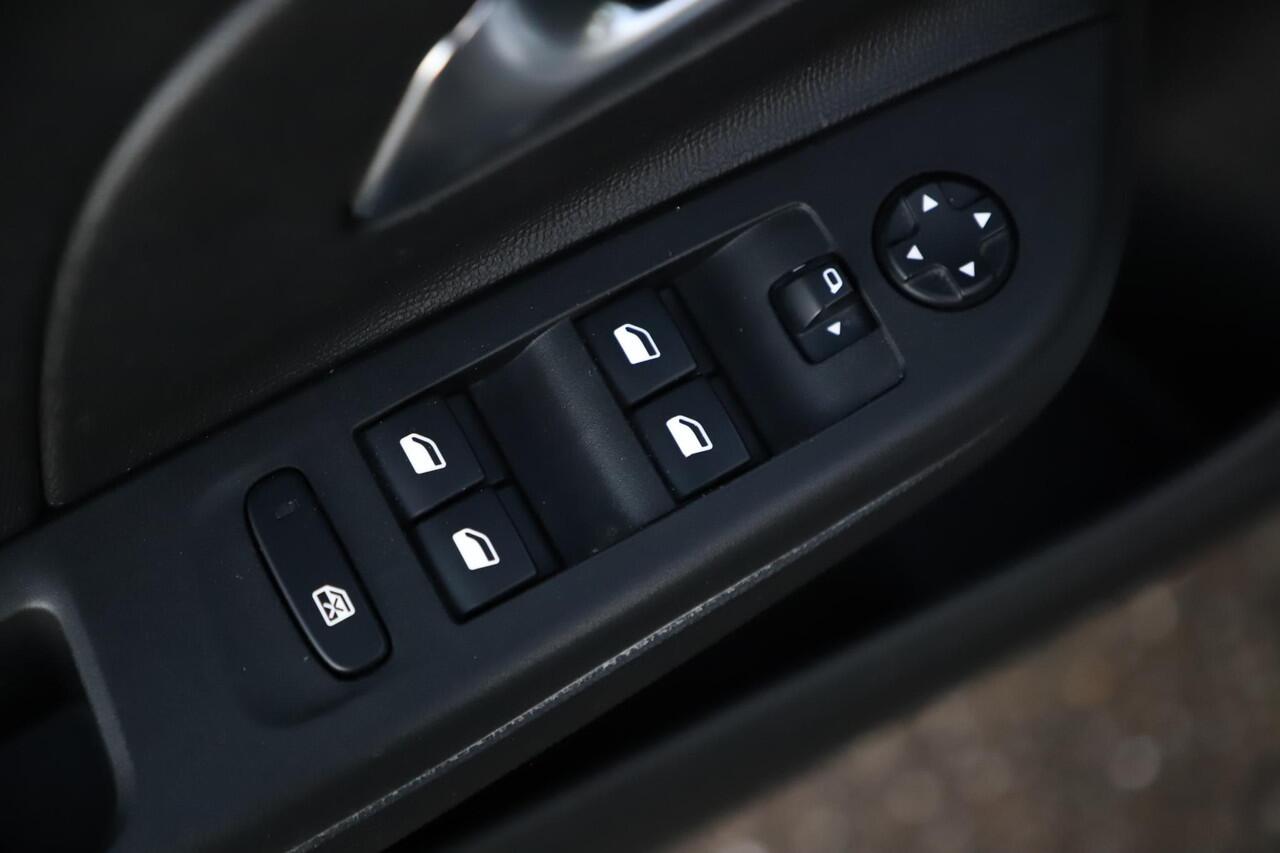 Opel CORSA 1.2 Edition 102PK Navigatie Achteruitrijcamera 16 inch LMV Airco Cruise Control Carplay Android Rijstrooksensor