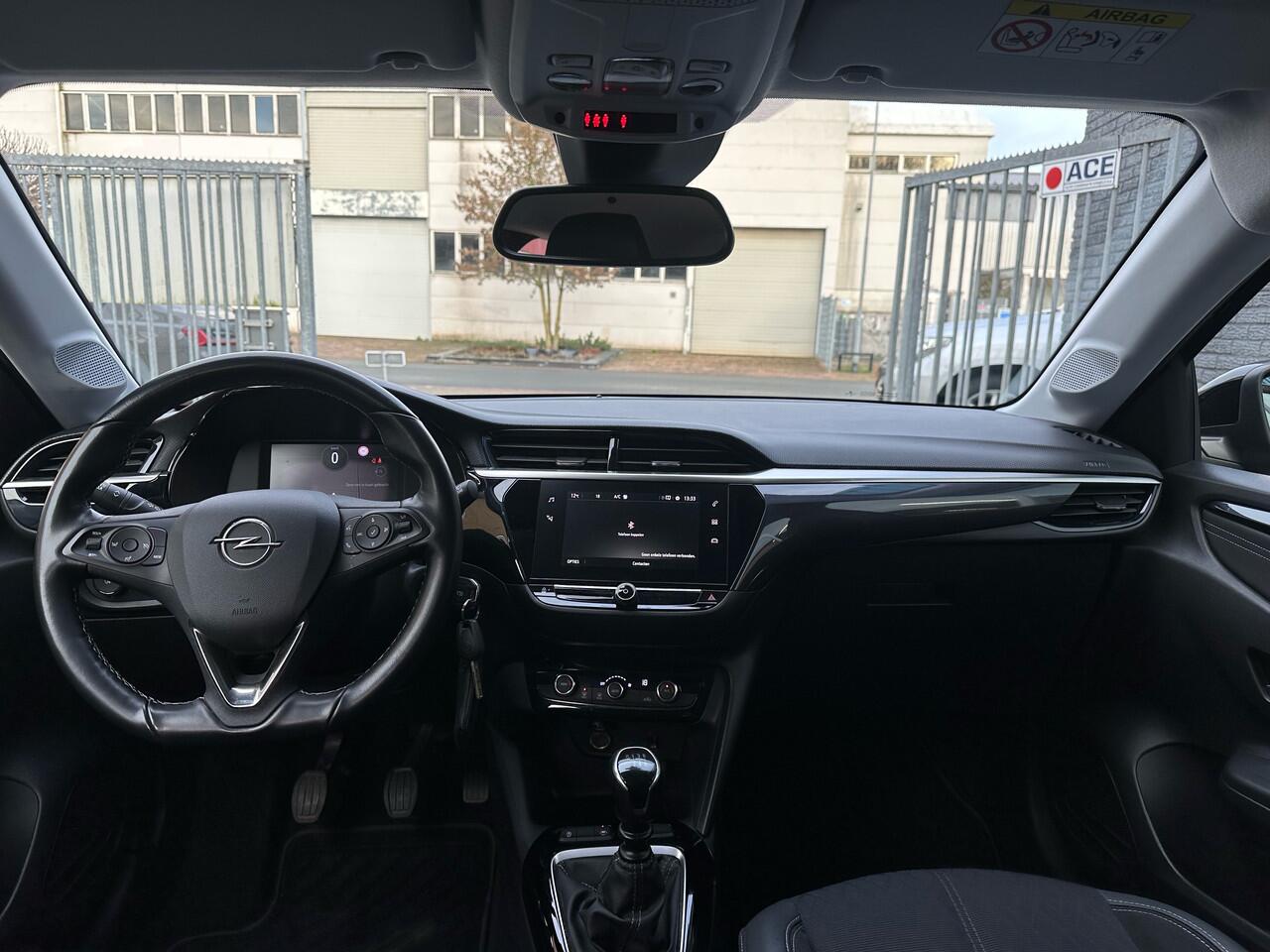 Opel CORSA 1.2 Elegance Navigatie Apple carplay Parkeersensoren Rijklaar