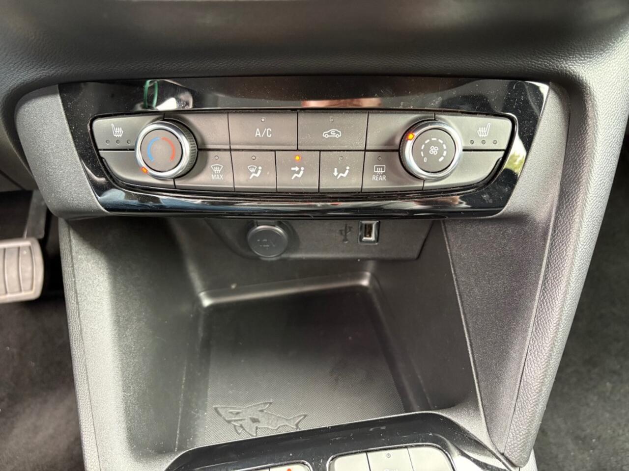 Opel CORSA 1.2 T Automaat Winterpakket Navigatie app Airco PDC Leder Half