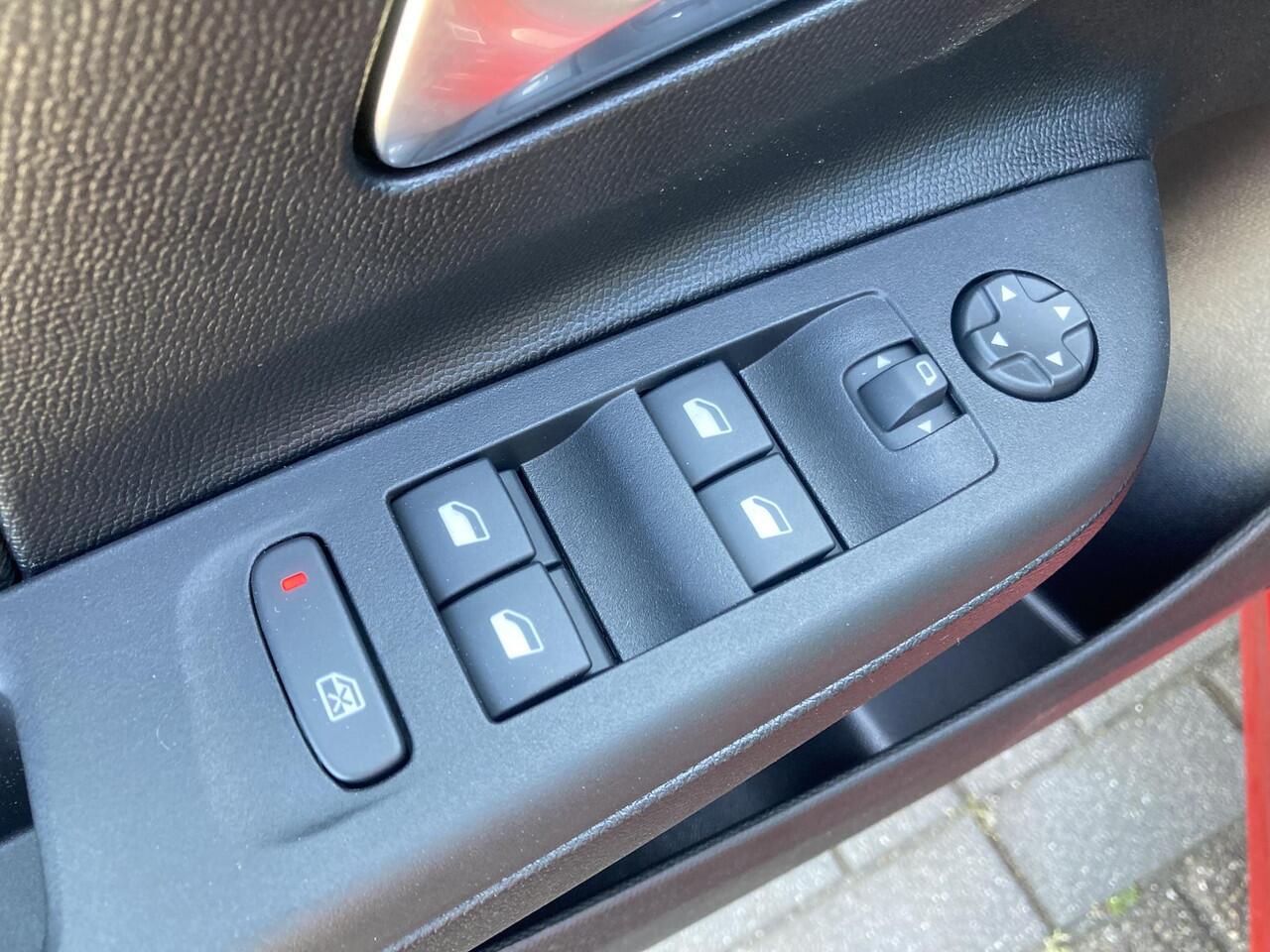 Opel CORSA 1.2 Turbo 110pk Hybrid Automaat Yes | Navi via Apple Carplay / Android Auto | Cruise control | LED koplampen | Parkeersensoren | Sportstoelen | Stoel- en Stuurverwarming | Zwart dak