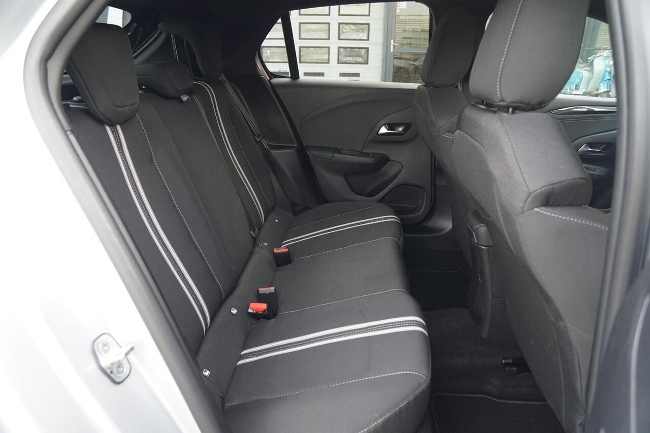 Opel CORSA 1.2 GS + KEYLESS / CAMERA / DODEHOEKDETECTIE / APPLE CARPLAY