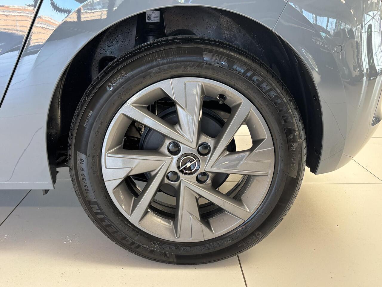 Opel CORSA 1.2 Turbo Hybrid Business Edition Automaat | Achteruitrijcamera | Dodehoekdetectie | Android auto / Apple carplay