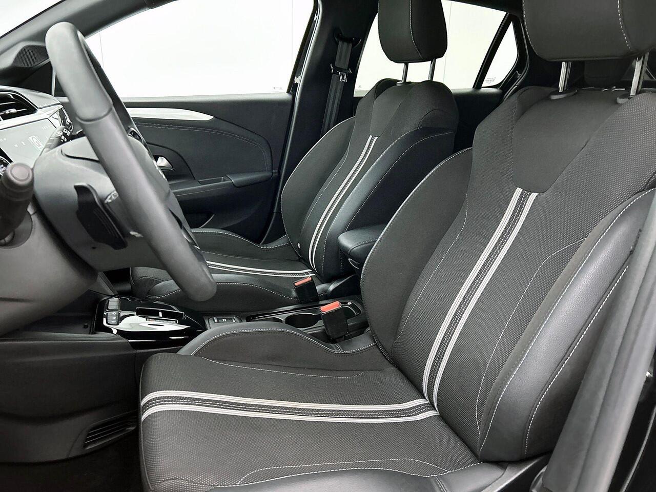 Opel CORSA 1.2 Turbo 136pk Automaat Hybrid GS | DEMO ! | Navigatie | Apple Carplay/ Android Auto | Camera | Parkeersensoren | Cruise Control | Stoel- en stuurverwarming | Airco | Lichtmetalen velgen | Getinte ramen