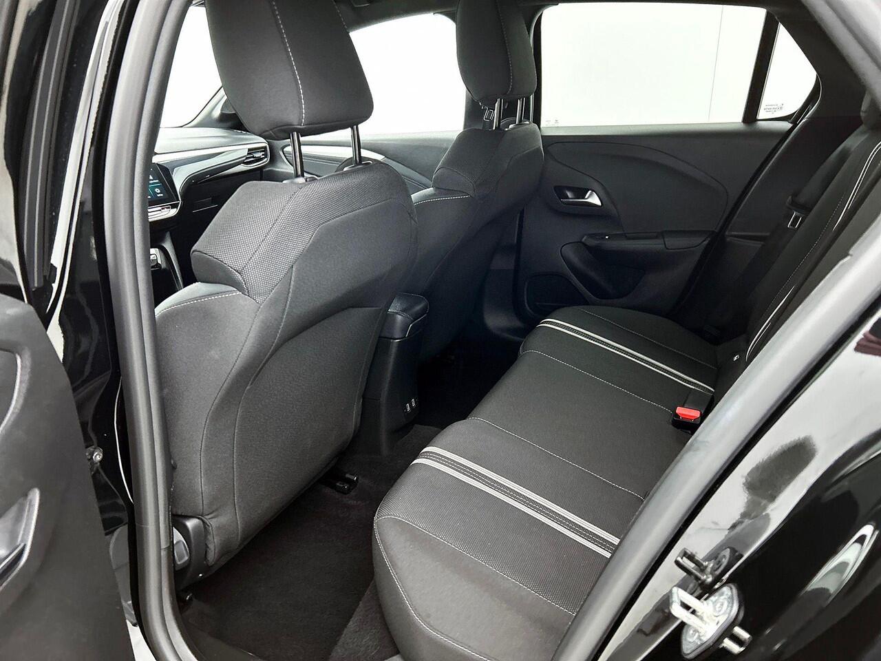 Opel CORSA 1.2 Turbo 136pk Automaat Hybrid GS | DEMO ! | Navigatie | Apple Carplay/ Android Auto | Camera | Parkeersensoren | Cruise Control | Stoel- en stuurverwarming | Airco | Lichtmetalen velgen | Getinte ramen