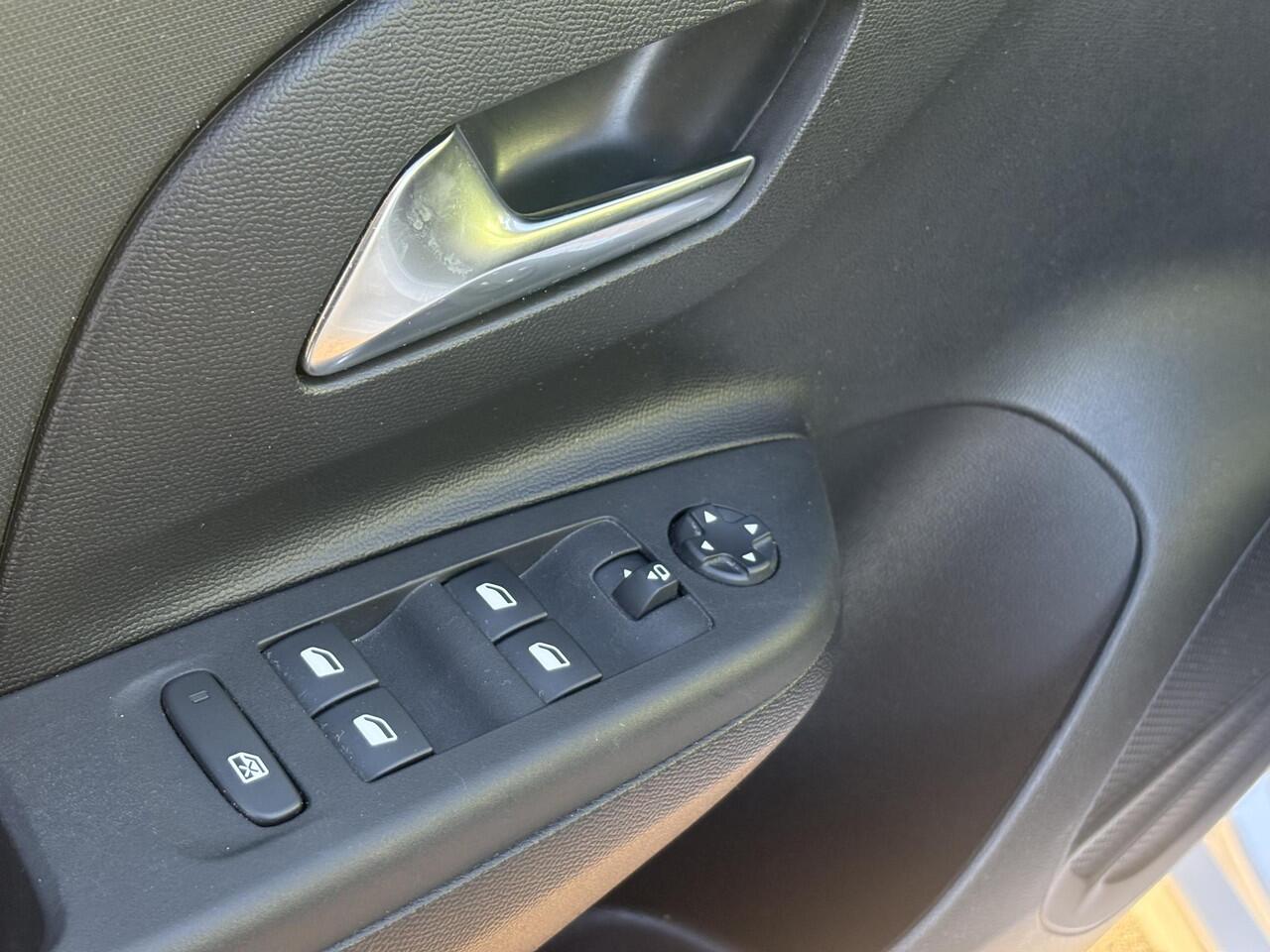 Opel CORSA 1.2 | benzine | NW model 2025 | carplay | stuurverwarming