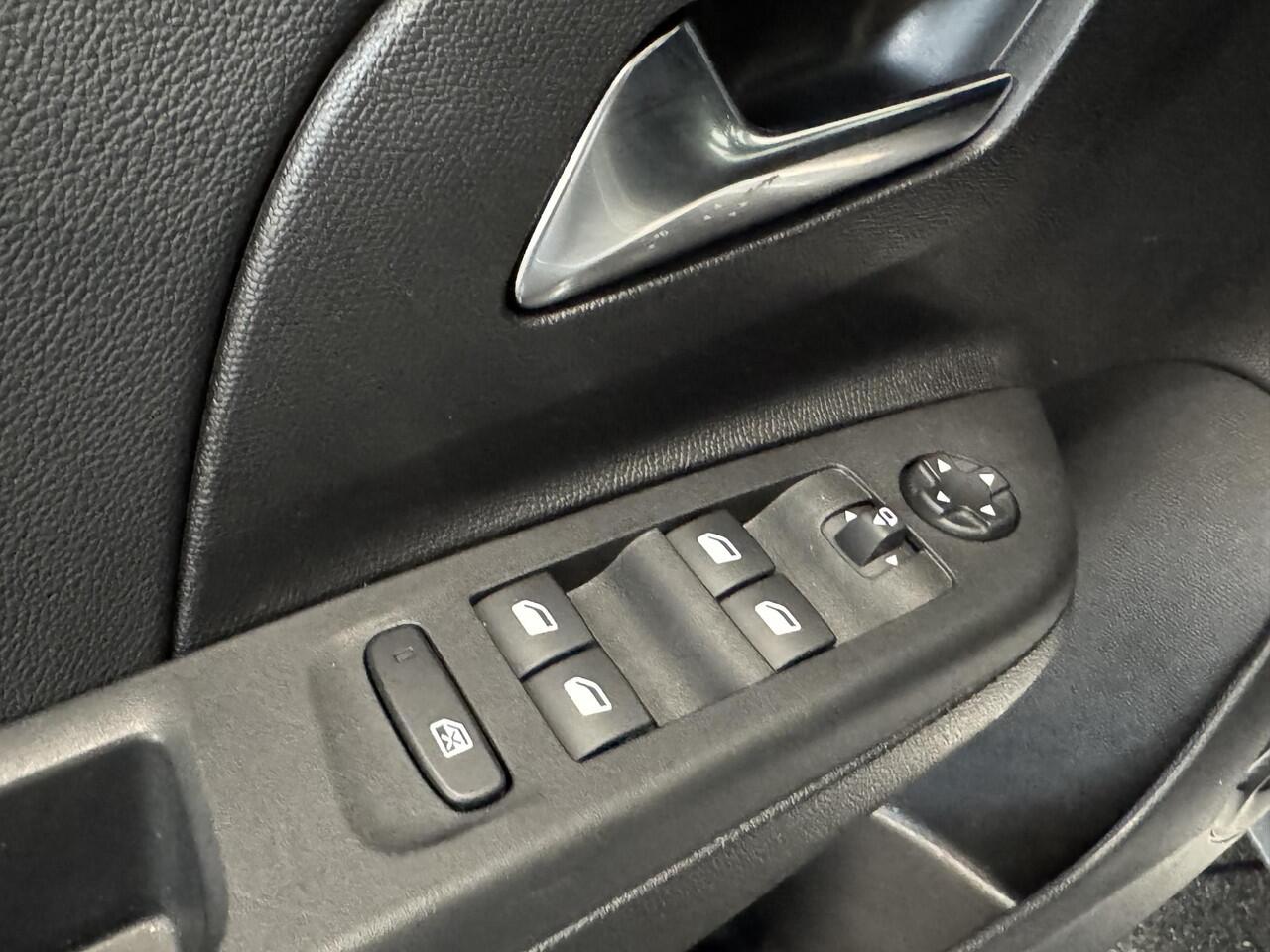 Opel CORSA 1.2 Turbo 110pk Hybrid Automaat GS Navigatie Airco Cruise control Parkeersensoren Apple Carplay/ Android Auto Camera Lichtmetalen velgen LED