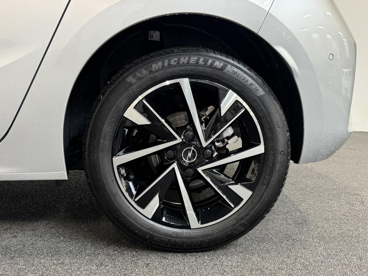 Opel CORSA 1.2 Turbo 110pk Hybrid Automaat GS Navigatie Airco Cruise control Parkeersensoren Apple Carplay/ Android Auto Camera Lichtmetalen velgen LED